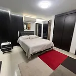 Modern Stay Near Lleras Park