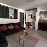 Modern Stay Near Lleras Park